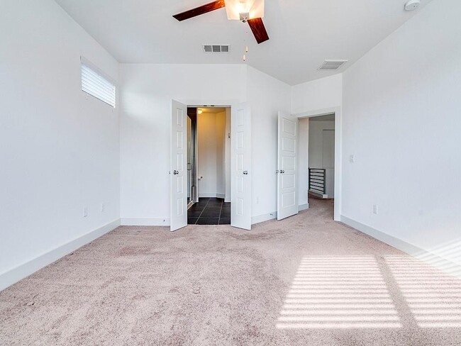Building Photo - 2215 Capulet St