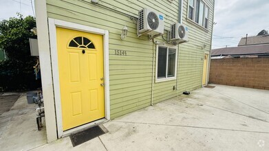 Building Photo - Private and quiet 1-bedroom --Move in ready!