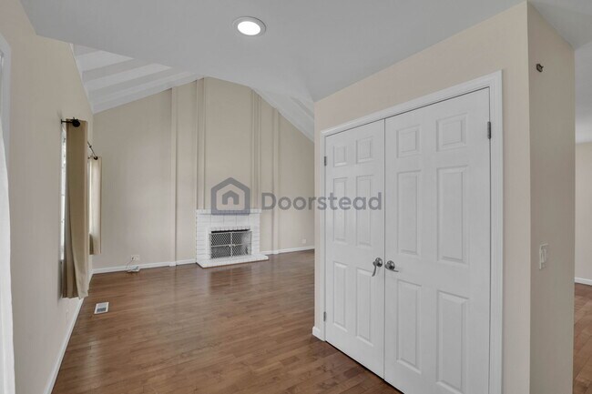 Building Photo - 1492 Via Cancion