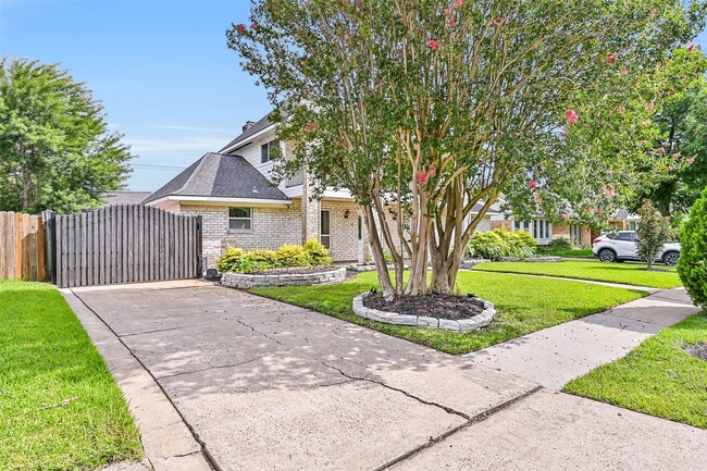 Building Photo - 9322 Petersham Dr