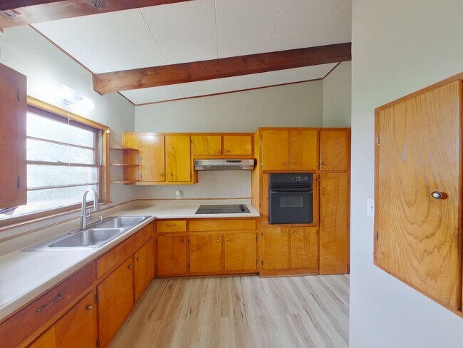 Building Photo - 2924 N Vassar Ave