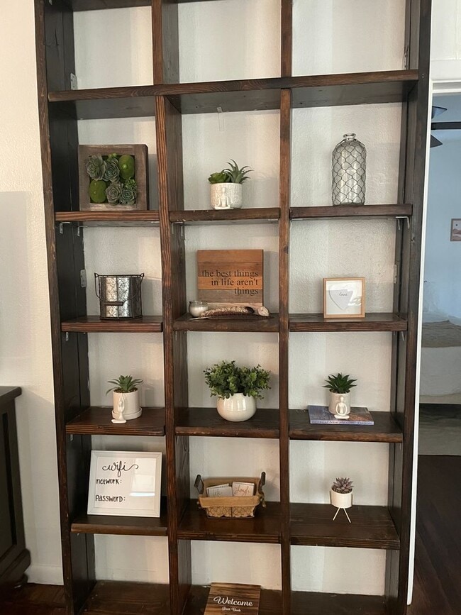 Building Photo - Great short term stay property! Nightly to monthly stays available!!