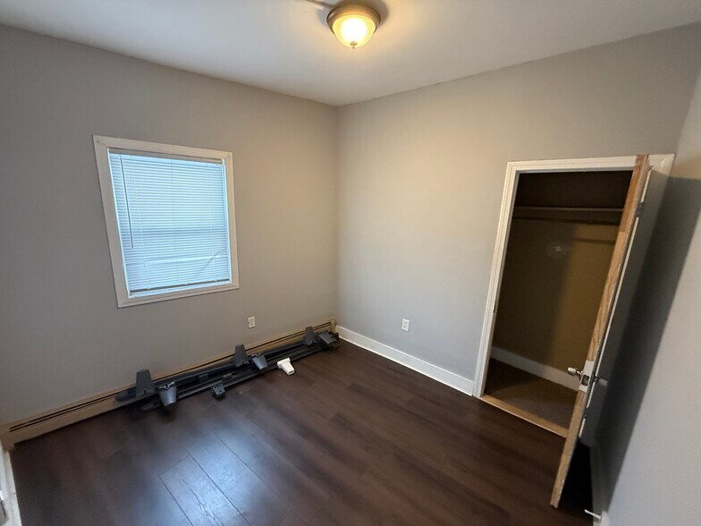 Building Photo - 254 Grafton St