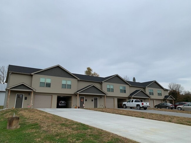 Primary Photo - 1901-1911 E 9th St