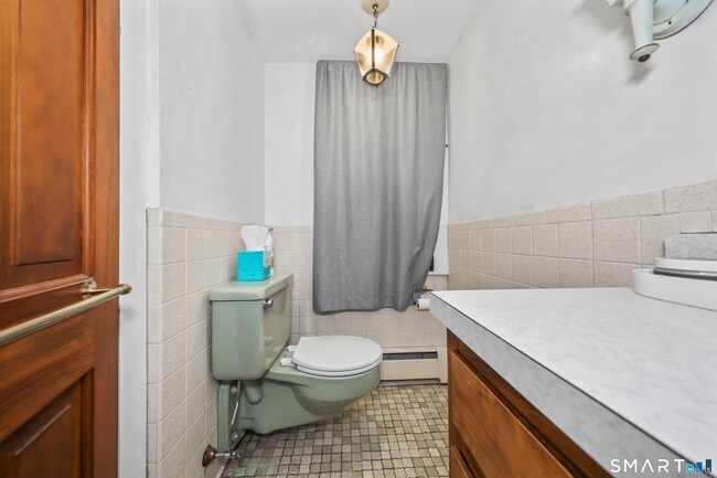 Building Photo - 62 Church St