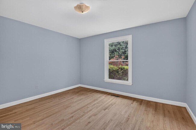 Building Photo - 9612 Annlee Terrace