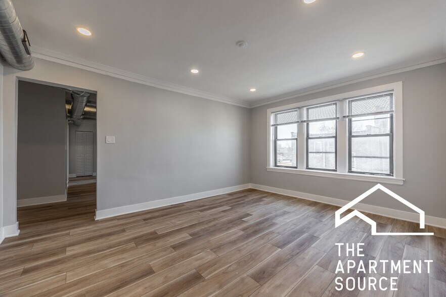 Building Photo - 6148 N Francisco Ave