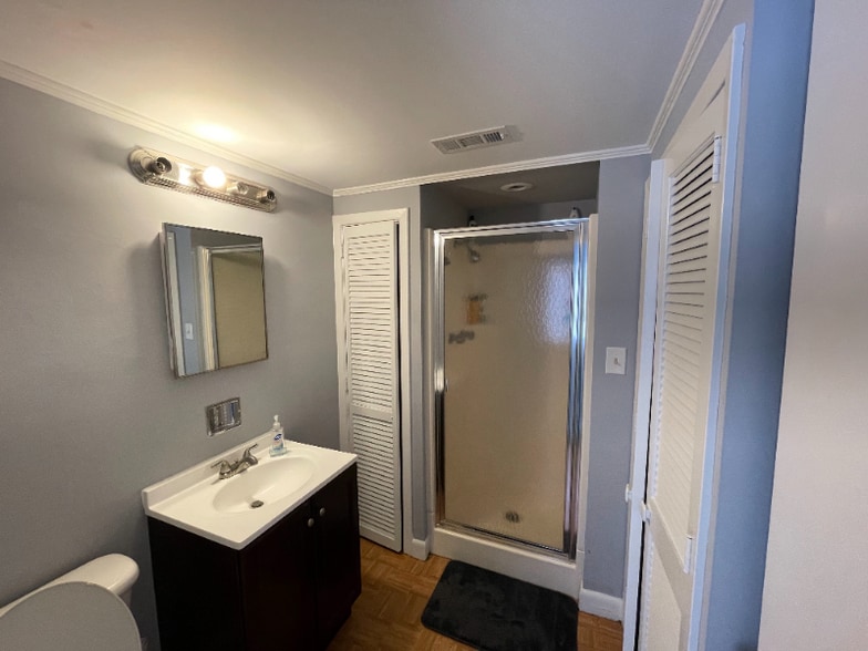 Building Photo - 219 Lakewood Dr