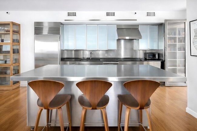 Building Photo - 145 6th Ave