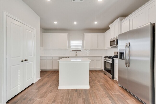 Building Photo - 221 Cranz Farm Dr