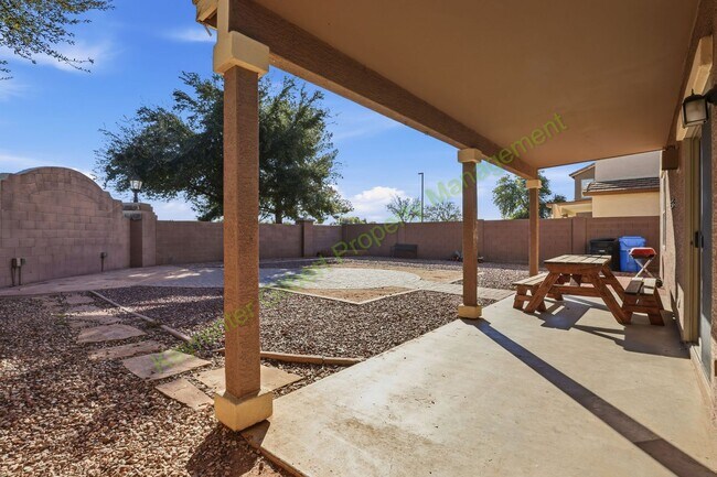 Building Photo - Corner Lot Gilbert Home with Modern Comforts in a Prime Location