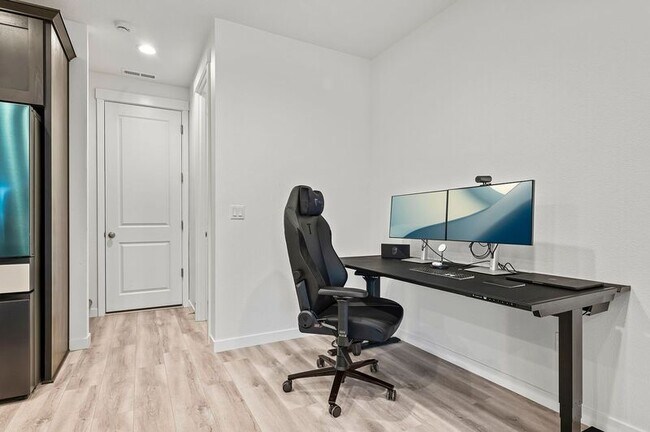 Building Photo - 18006 NE 47th Ave