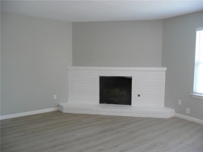 Building Photo - 11216 Applewood Dr