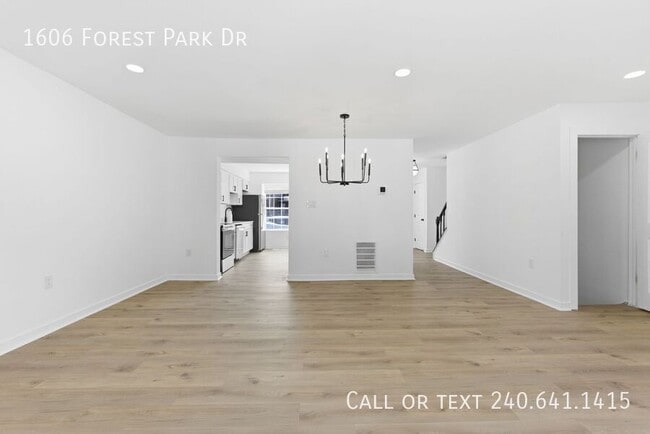 Building Photo - 1606 Forest Park Dr