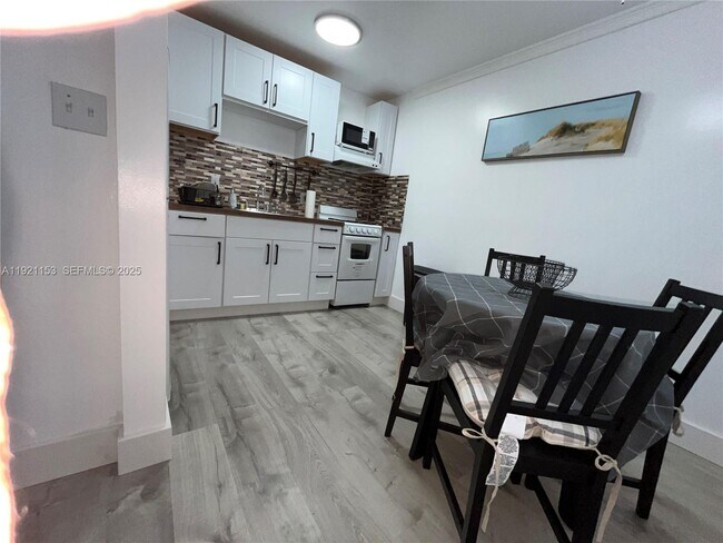 Building Photo - 326 Wilson St