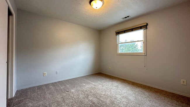 Building Photo - 501-503 S Village Court