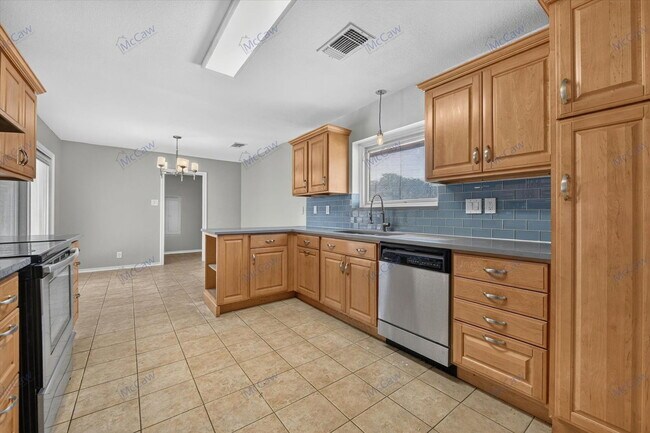 Building Photo - 4900 Ledgestone Dr