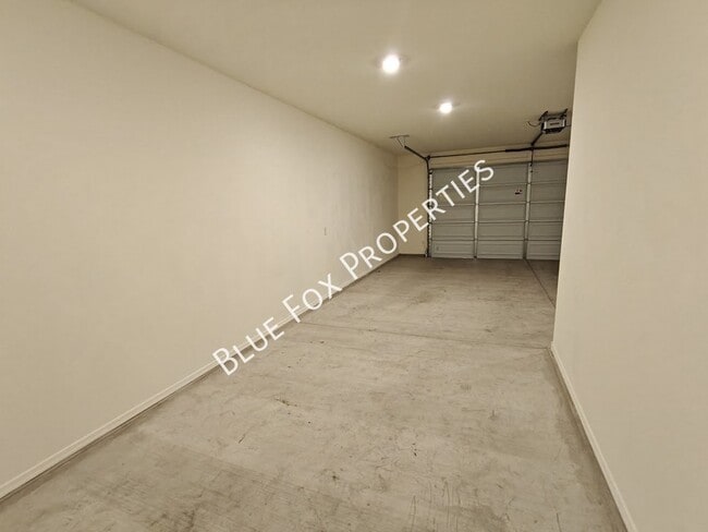 Building Photo - 5525 W Lazy Farm Dr