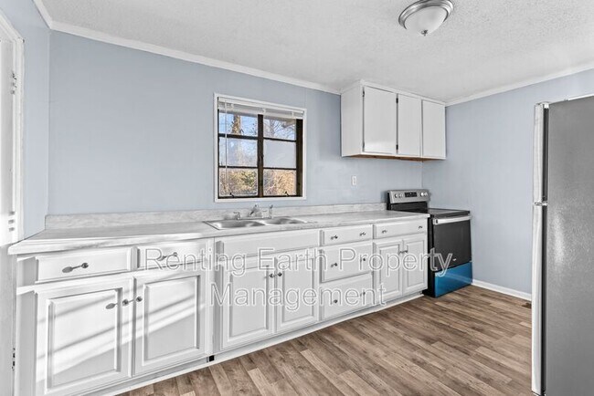 Building Photo - 3829 Ellis Ave SW