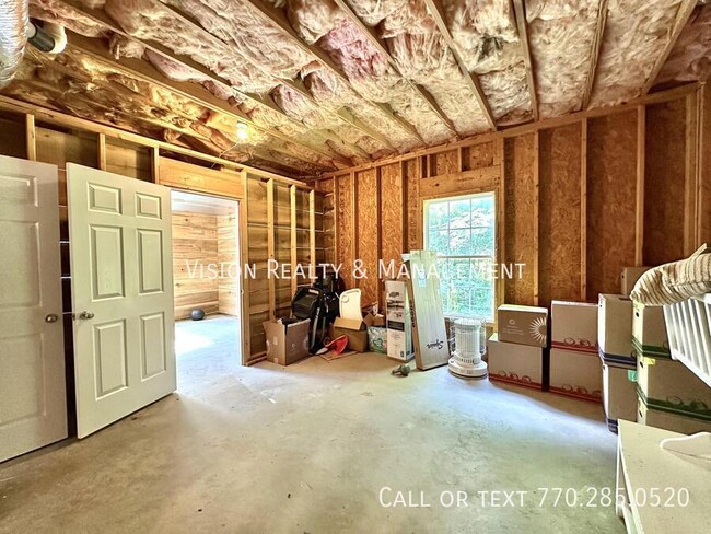 Building Photo - Rockmart Move in Ready 3 BD 2 BA 2 Car Garage