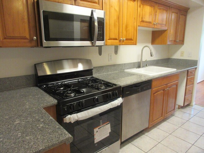 Building Photo - Beautiful Condo in the heart of Studio City