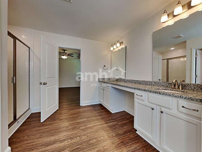 Building Photo - 984 Theodore Rd