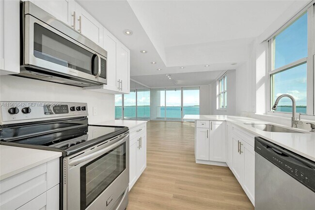 Building Photo - 800 Claughton Island Dr