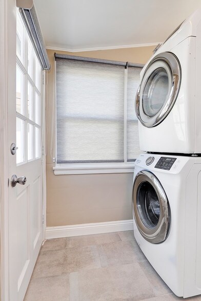 washer/ dryer in unit - 423 28th St