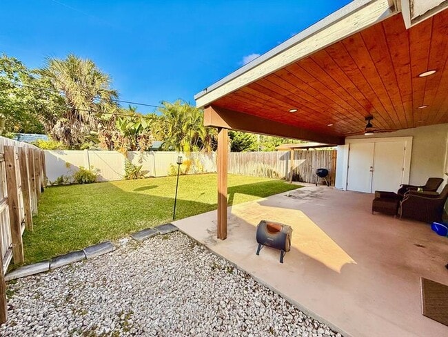 Building Photo - 1941 NE 51st Ct