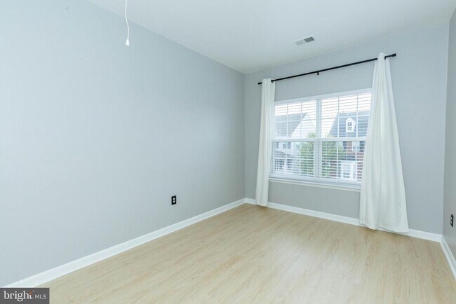 Building Photo - 249 Lord Fairfax St