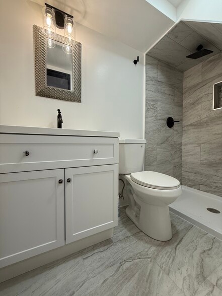 BASEMENT BATH - 924 McPherson Ave