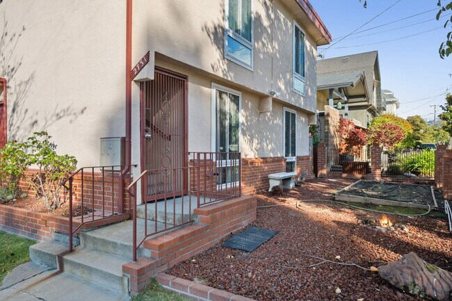 Building Photo - 2727 McGee Ave