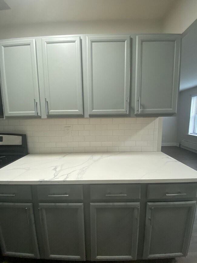 Building Photo - Renovated Studio Apt in Dogtown!