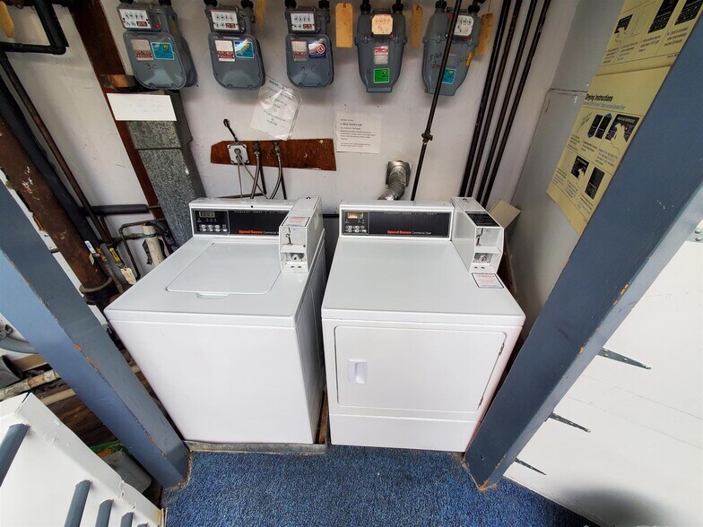 Building Photo - 348 Franklin St