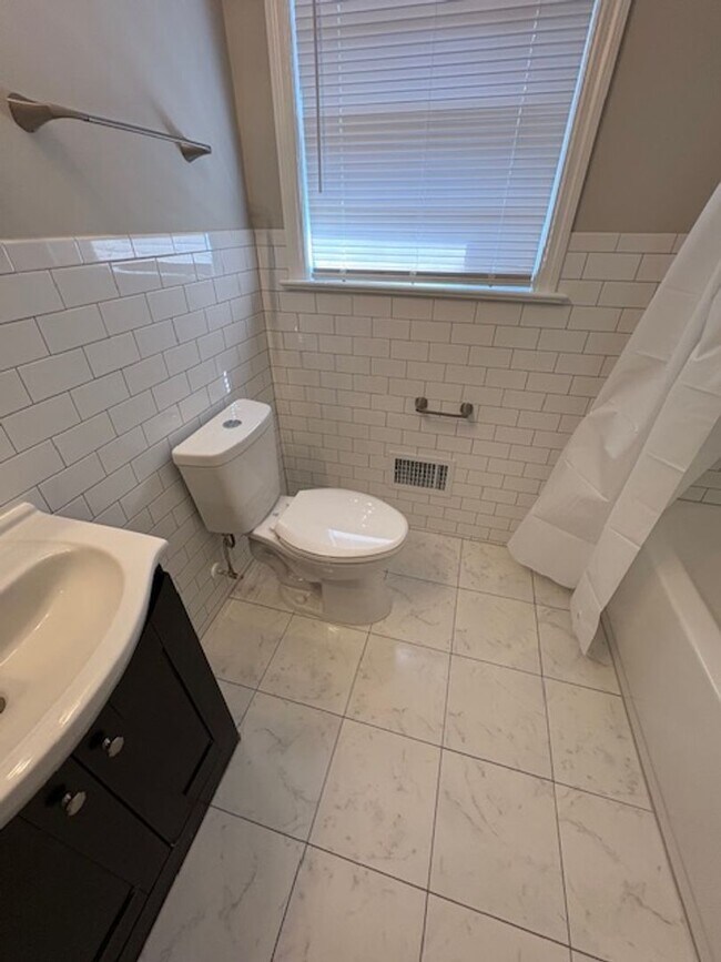 Building Photo - 403A Smith