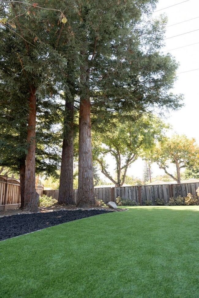 Building Photo - Wow! What a Great Home! Available Now!