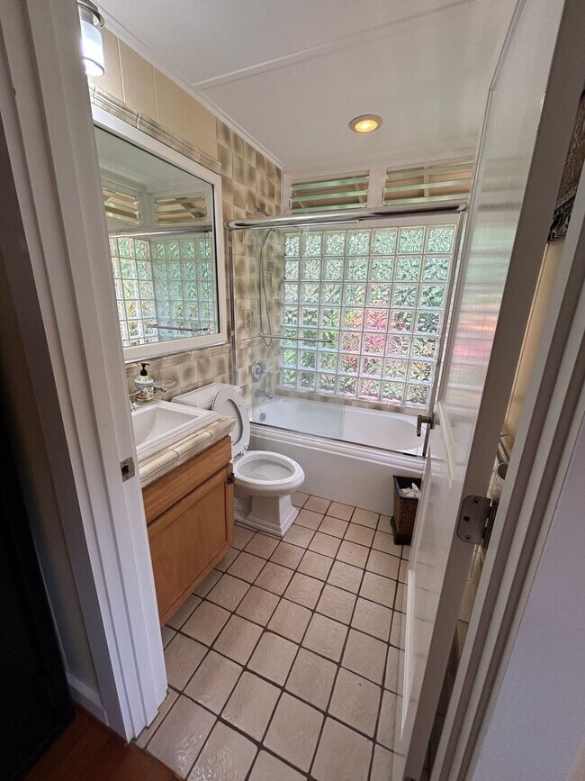 Building Photo - $2500 off 1st Months Rent!! Furnished 3 Bedroom 3 Bath Ocean View Home