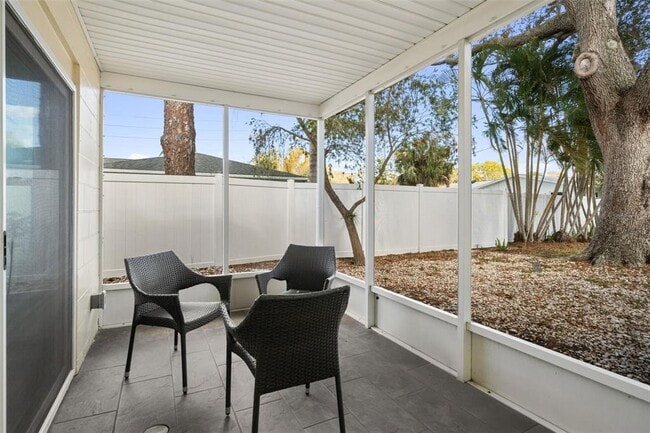 Building Photo - 662 Villa Grande Ave S