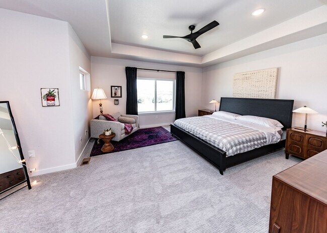 Building Photo - Beautiful Townhome Next to Nature on Westside
