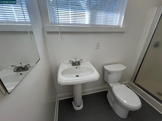 Building Photo - 1513 5th St