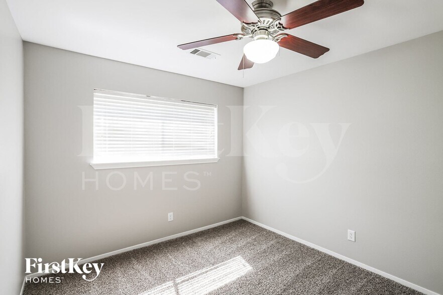 Building Photo - 13914 Duncannon Dr