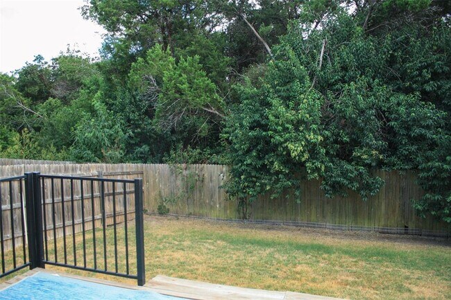 Building Photo - 2209 Bettylou Ln