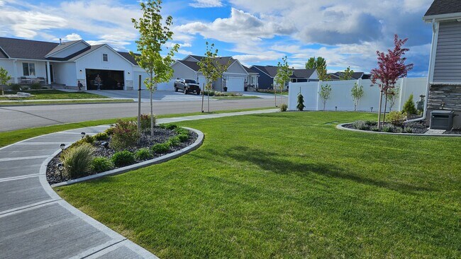 Building Photo - 3 Bed 2 Full Bath home