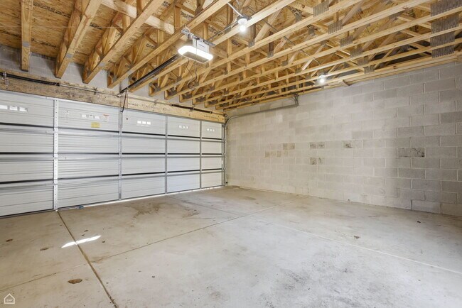 Building Photo - 4841 S Prairie Ave