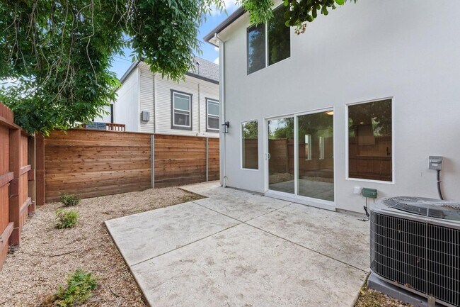 Building Photo - 3019 8th Ave
