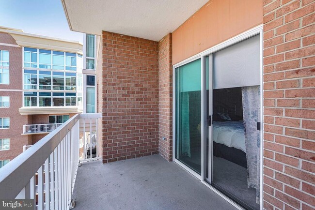 Building Photo - 3101 N Hampton Dr