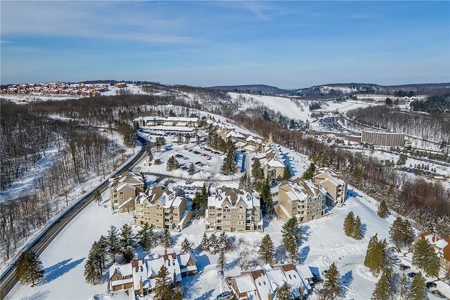 Building Photo - 8120 Stonegate Dr