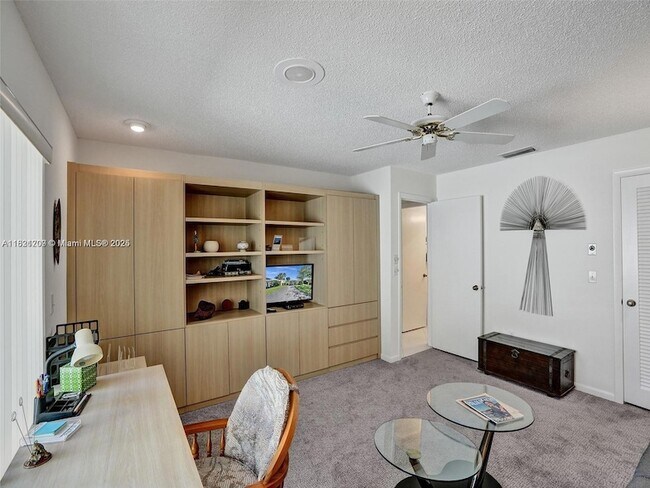 Building Photo - 8511 Casa Del Lago