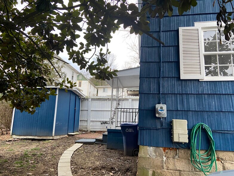 Building Photo - 146 E State St