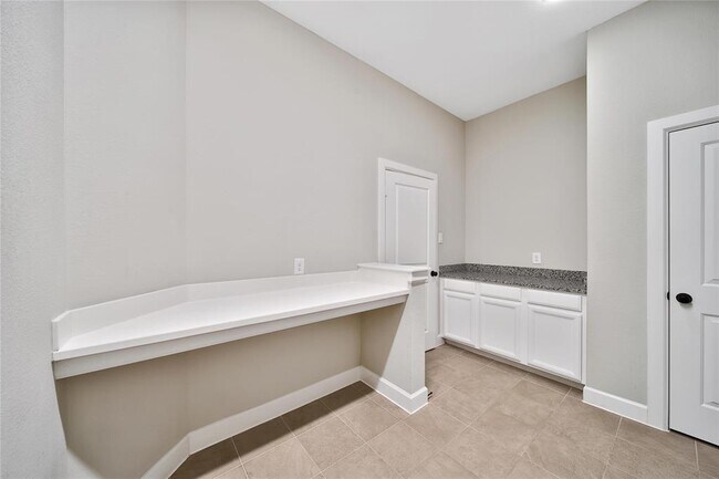 Building Photo - 32193 Park Plains Dr